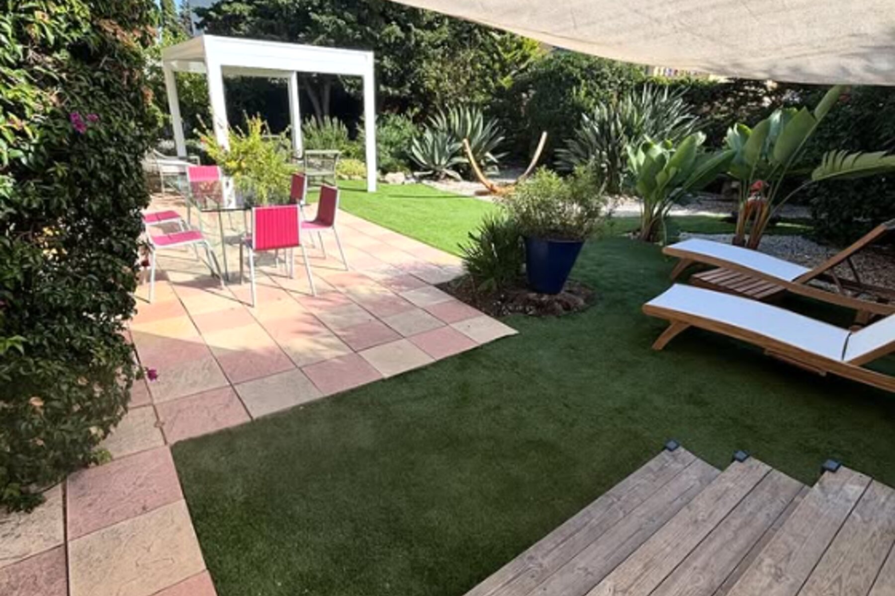 Terrasse végétalisée aménagée par La Boîte Verte